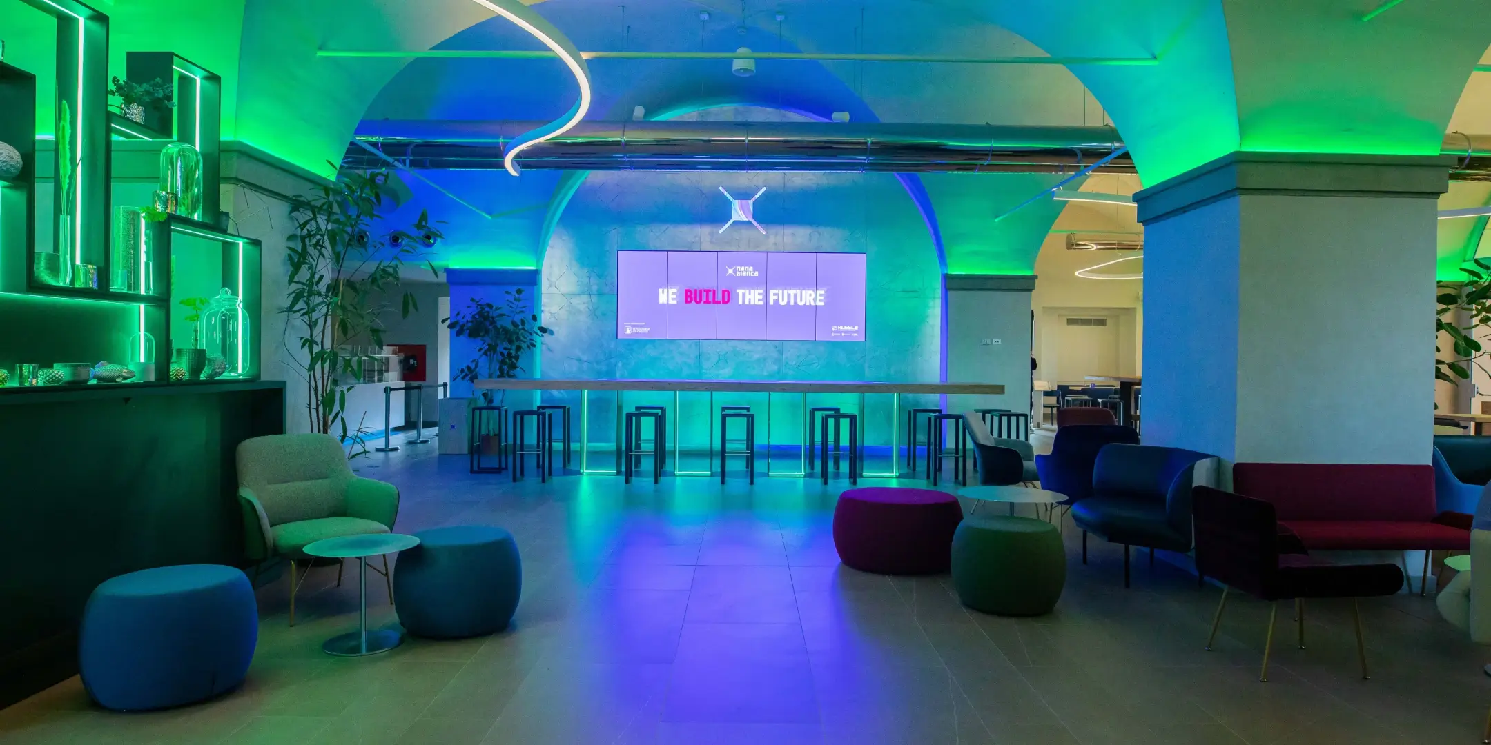 001-slider_stellar_arena.webp